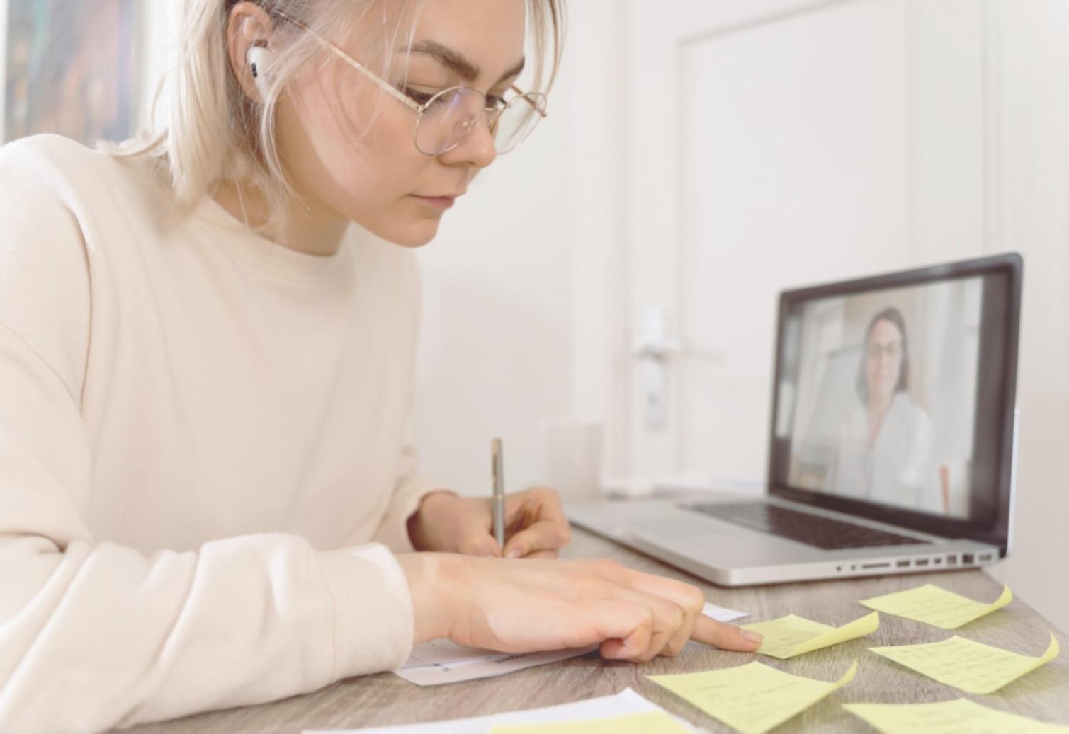 Formation en groupe avec tableaux financiers